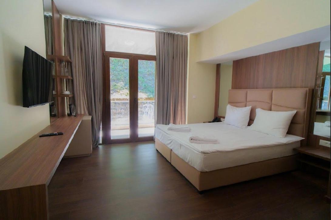 Quarto com Cama de Casal ou 2 de Solteiro e Vista da Montanha